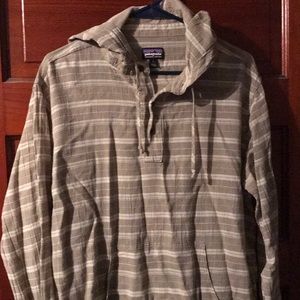 Men’s Patagonia hooded pullover. Size L